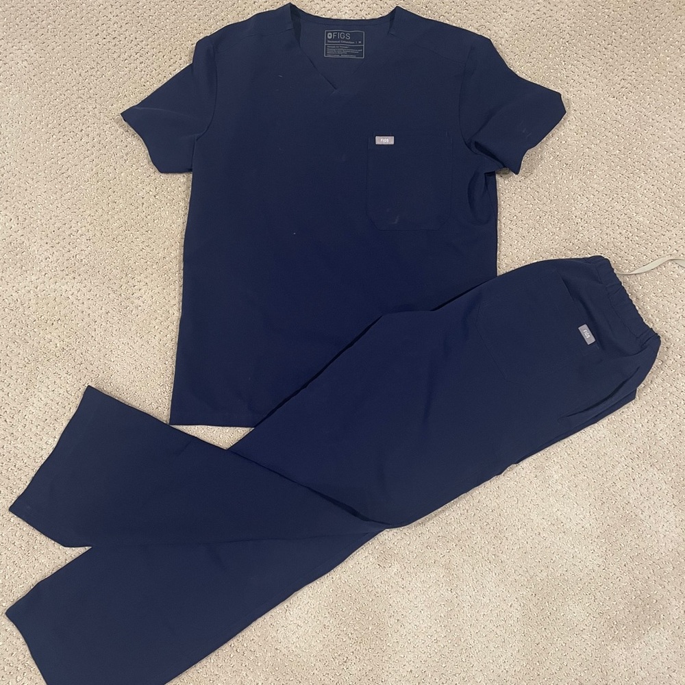 Men dark blue FIGS scrub set. Size medium. Straight leg